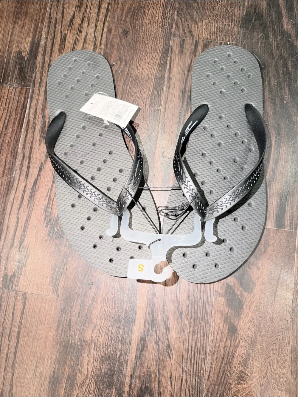 Two pairs of women’s size 8 thong flip-flops
